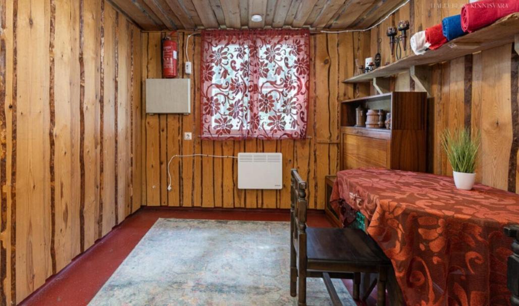 Apartment Home, A Simple House